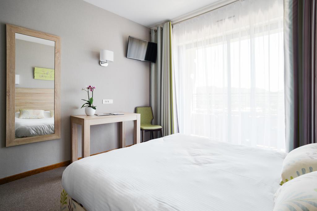 Logis Hotel Restaurant La Porte Des Cevennes อ็องดูซ ภายนอก รูปภาพ