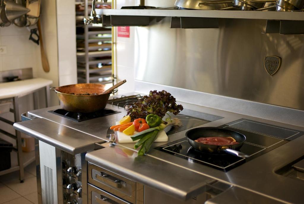 Logis Hotel Restaurant La Porte Des Cevennes อ็องดูซ ภายนอก รูปภาพ