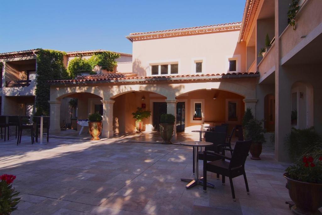 Logis Hotel Restaurant La Porte Des Cevennes อ็องดูซ ภายนอก รูปภาพ