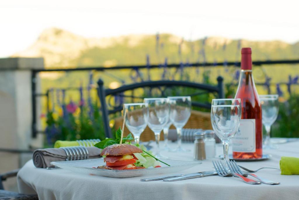 Logis Hotel Restaurant La Porte Des Cevennes อ็องดูซ ภายนอก รูปภาพ