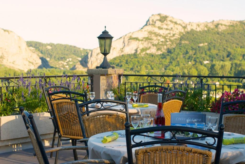 Logis Hotel Restaurant La Porte Des Cevennes อ็องดูซ ภายนอก รูปภาพ
