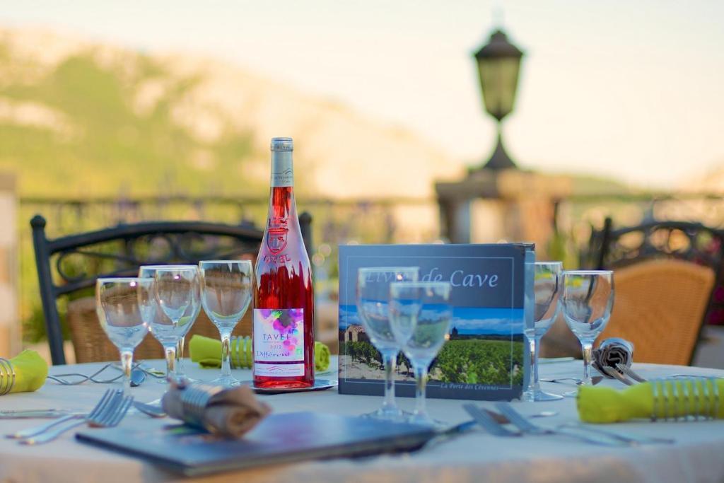 Logis Hotel Restaurant La Porte Des Cevennes อ็องดูซ ภายนอก รูปภาพ