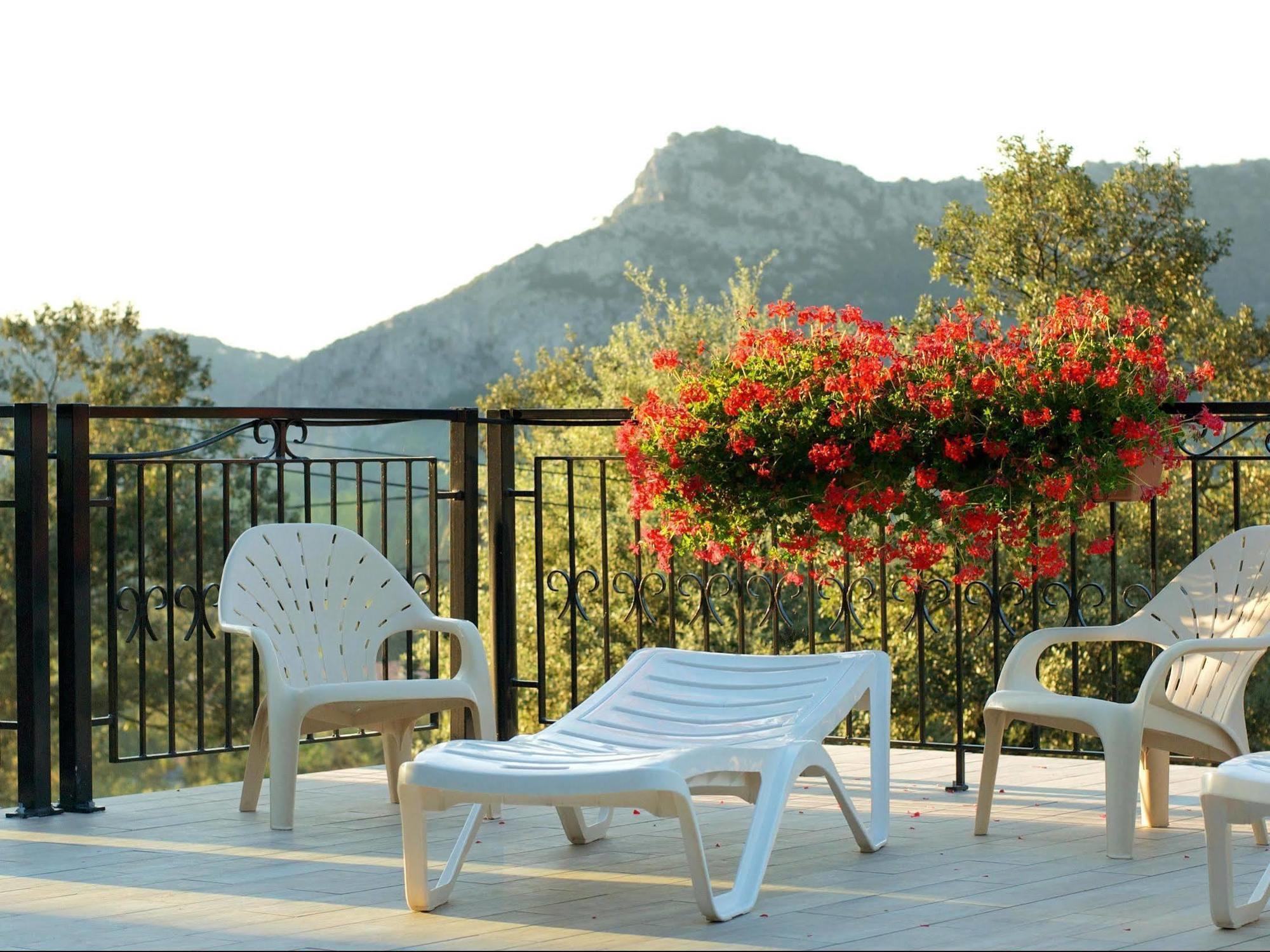 Logis Hotel Restaurant La Porte Des Cevennes อ็องดูซ ภายนอก รูปภาพ