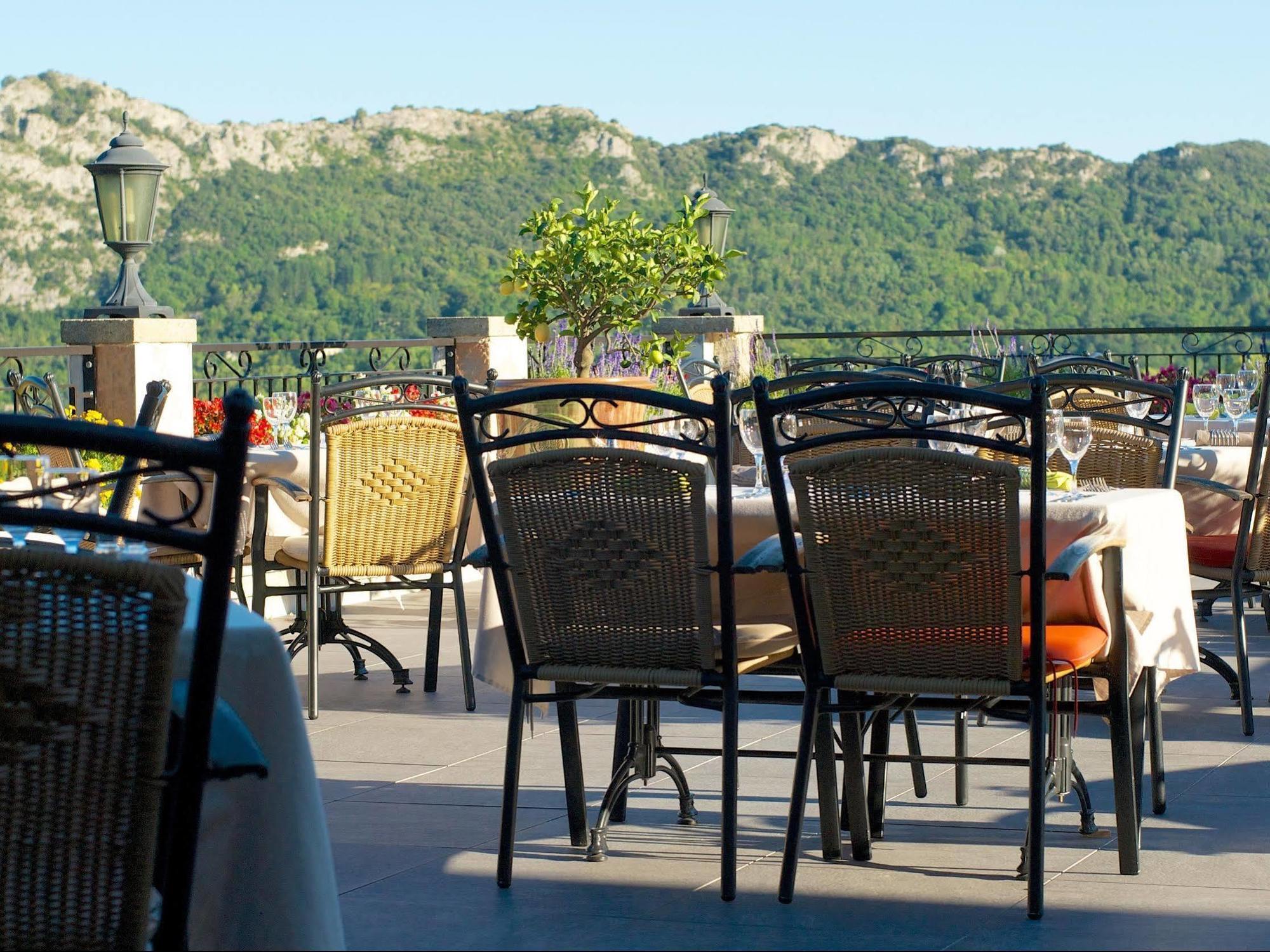 Logis Hotel Restaurant La Porte Des Cevennes อ็องดูซ ภายนอก รูปภาพ