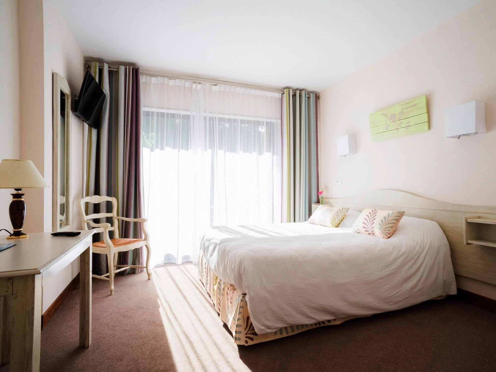 Logis Hotel Restaurant La Porte Des Cevennes อ็องดูซ ภายนอก รูปภาพ